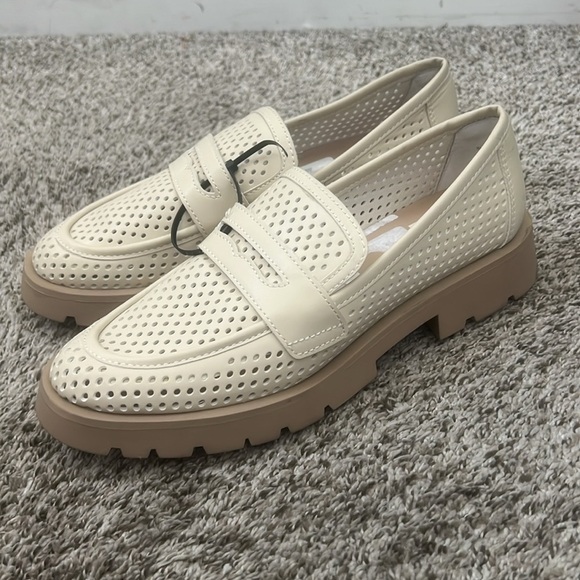 Dolce Vita Womens Malila Perforated Chunky Loafers - Picture 5 of 8